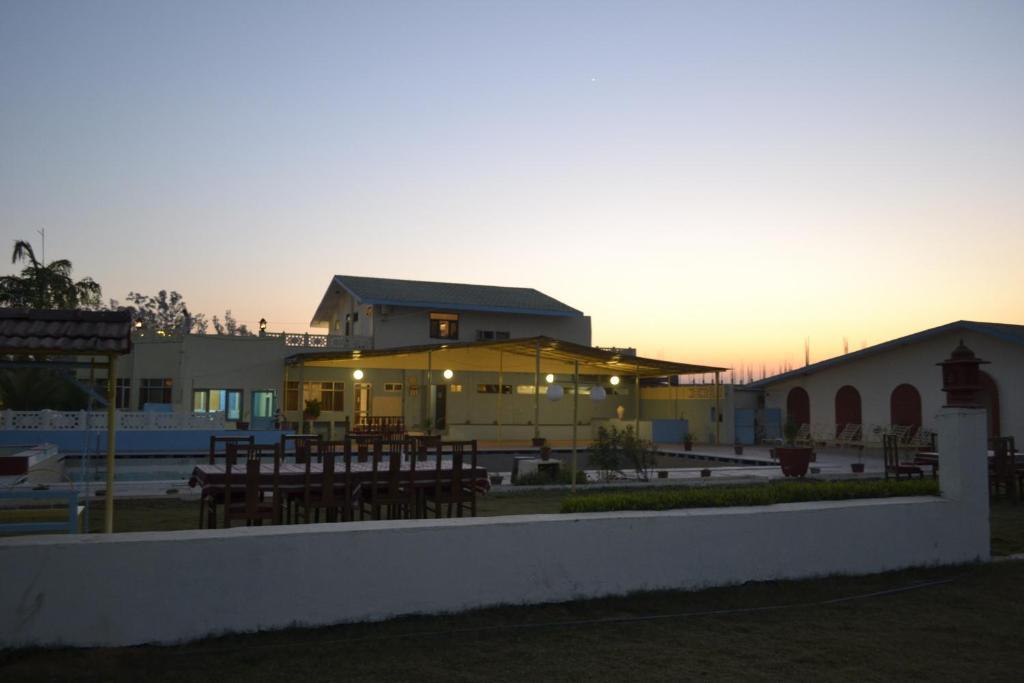 Swaraj Resorts Bharatpur Eksteriør billede