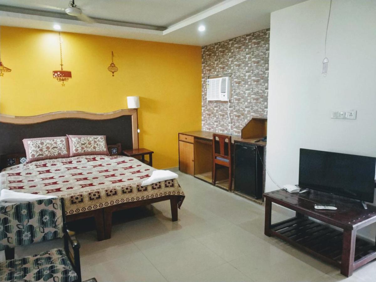 Swaraj Resorts Bharatpur Eksteriør billede