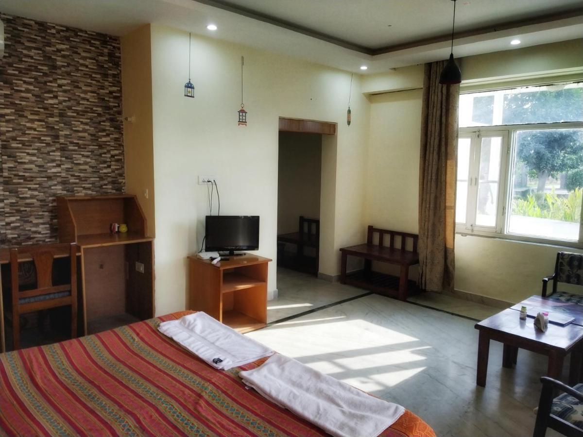Swaraj Resorts Bharatpur Eksteriør billede