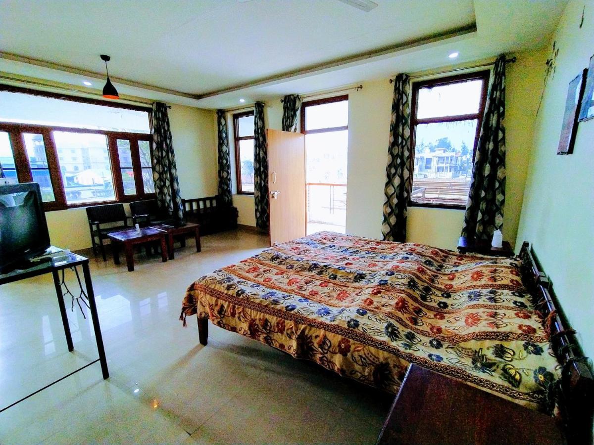 Swaraj Resorts Bharatpur Eksteriør billede